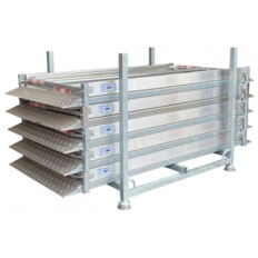 Stockable pallet for trench bridges